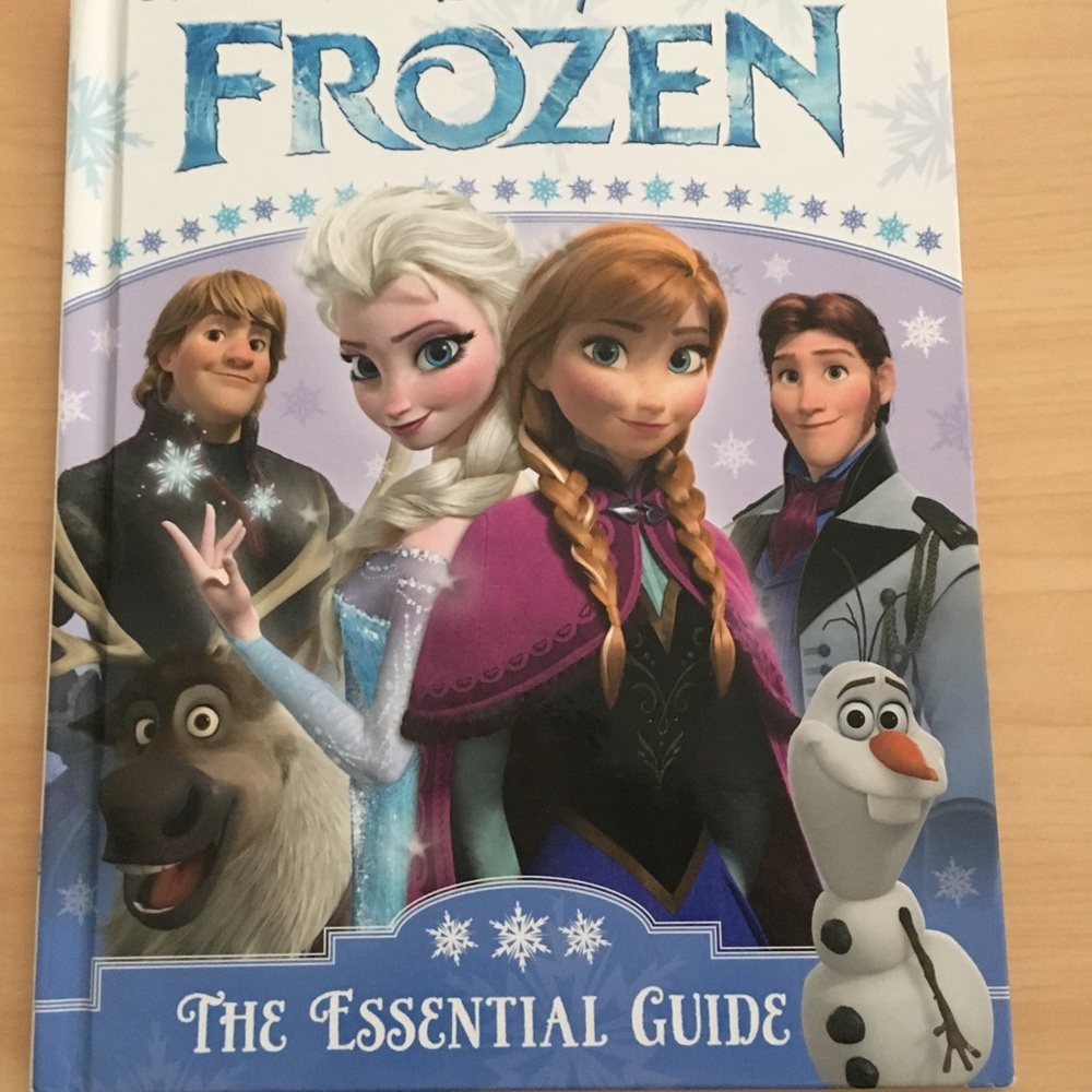 Disney Essential Frozen Guide Book